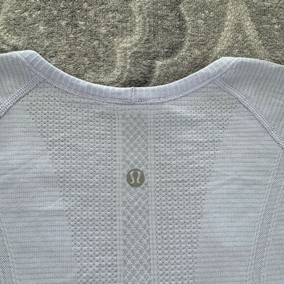 Womens Lululemon Run: Swiftly Tech V Neck - Picture 4 of 5